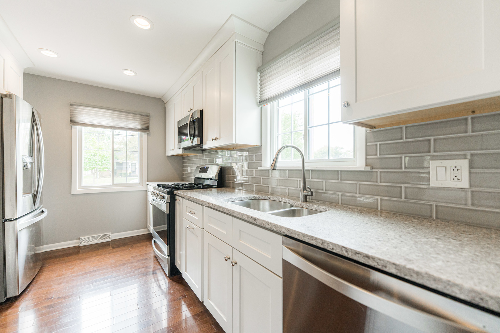 435 E Park Avenue, Elmhurst, IL 60126