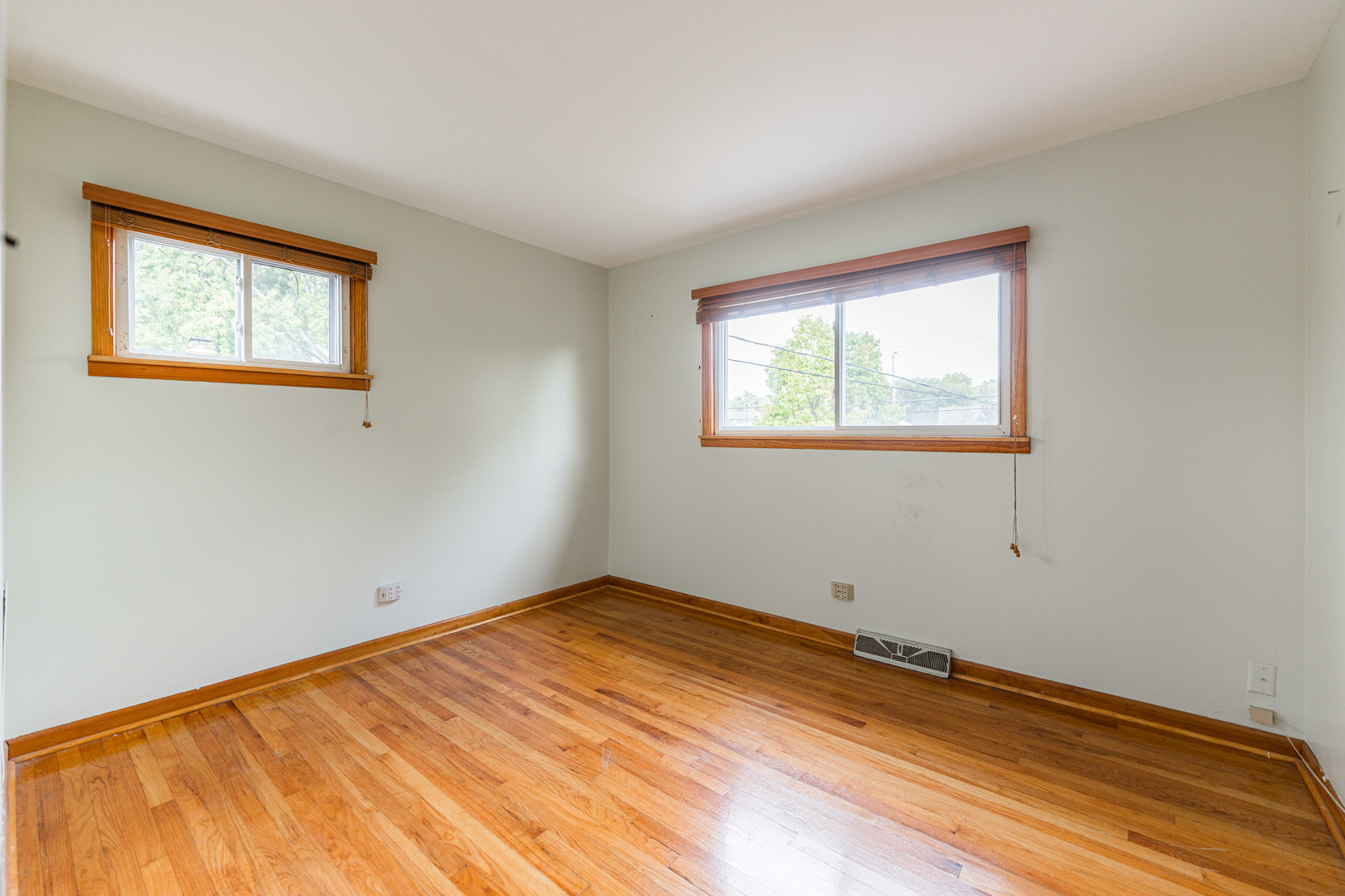 435 E Park Avenue, Elmhurst, IL 60126