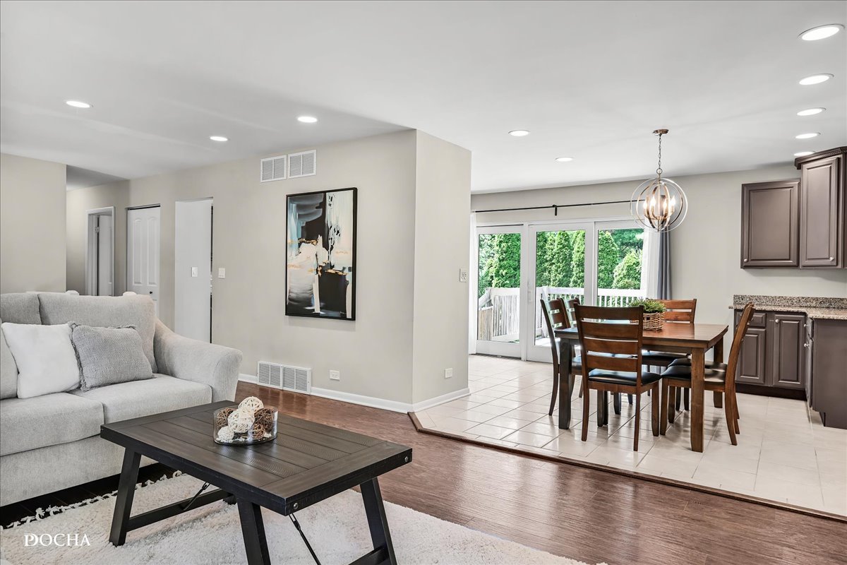 425 W Gartner Road, Naperville, IL 60540