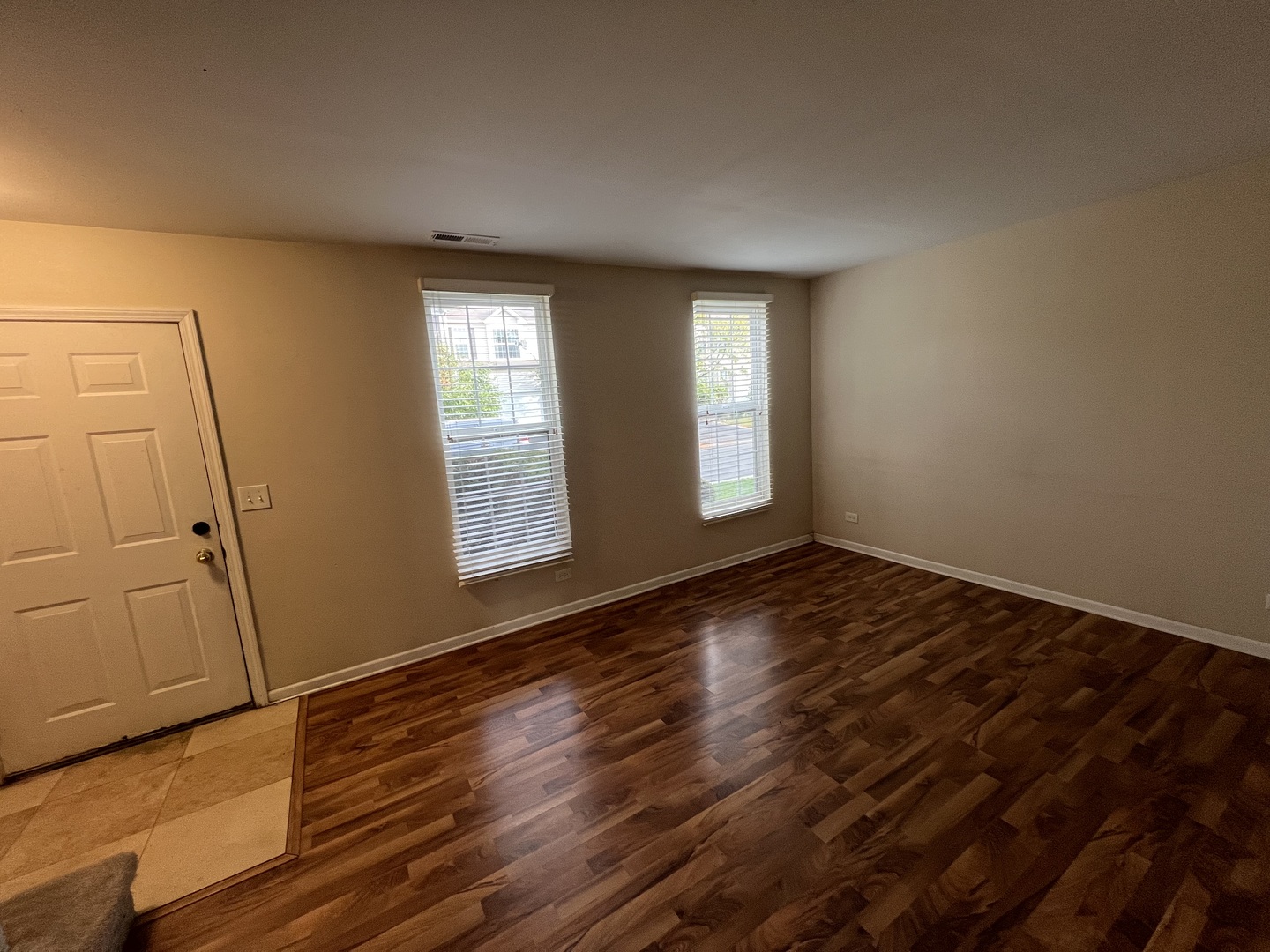 1645 Victoria Park Circle #1645, Aurora, IL 60504