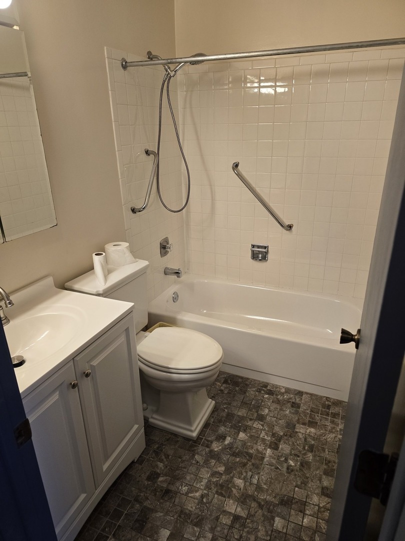 6882 W Touhy Avenue #D, Niles, IL 60714
