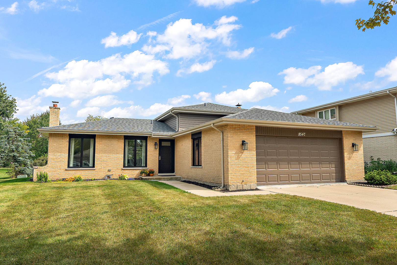 8547 HARVEST Lane, Darien, IL 60561
