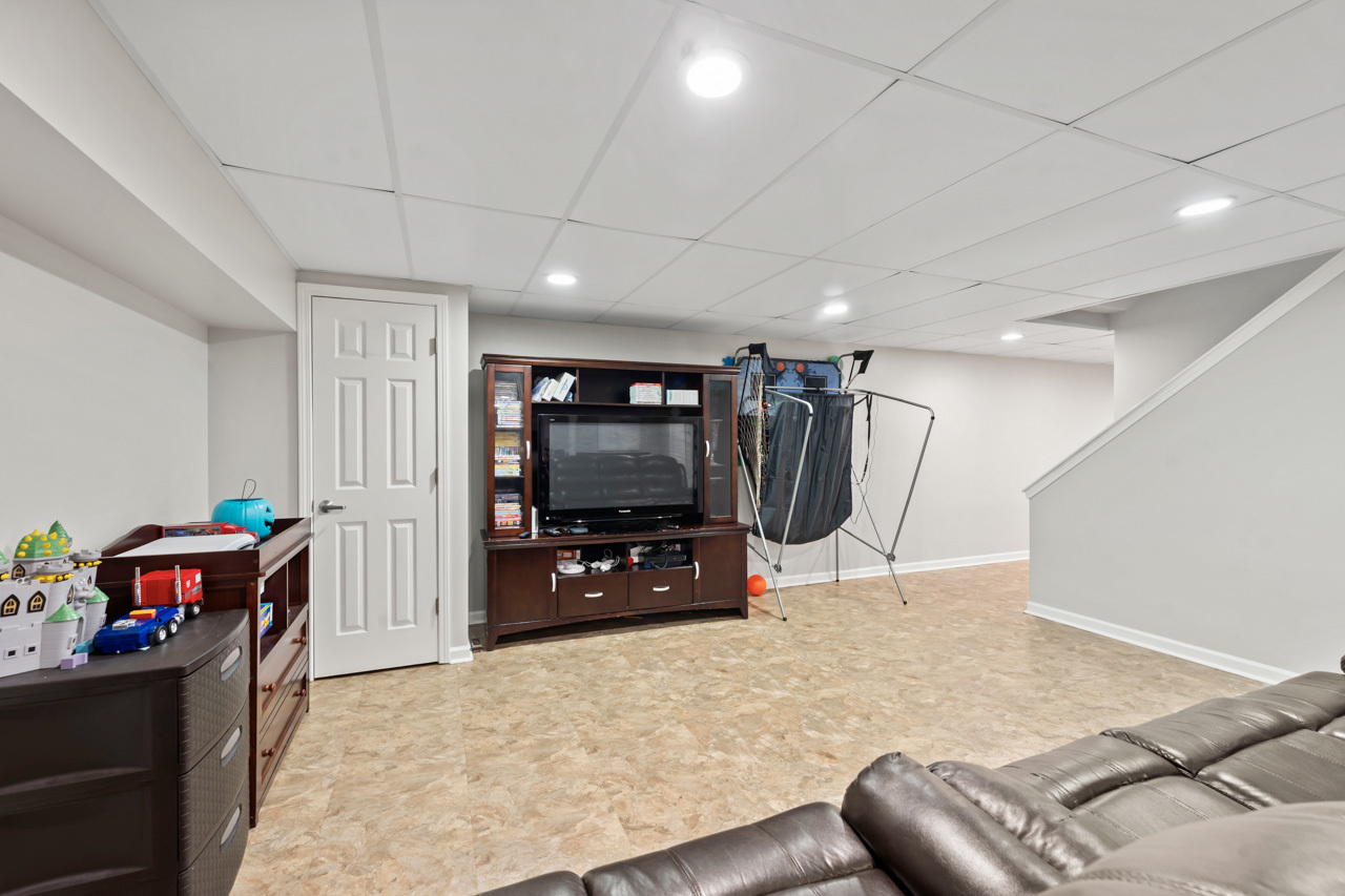 1845 Maryland Drive, Elk Grove Village, IL 60007