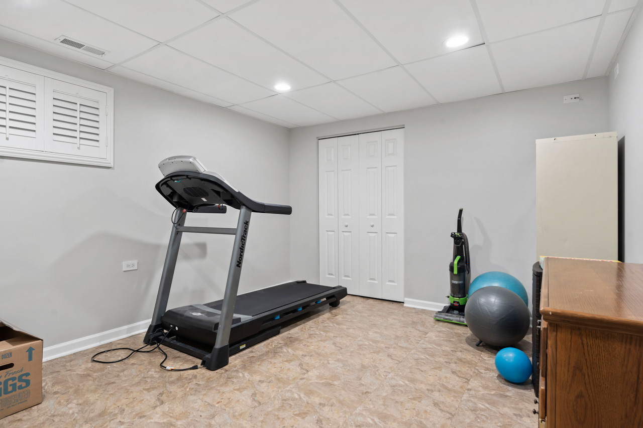 1845 Maryland Drive, Elk Grove Village, IL 60007