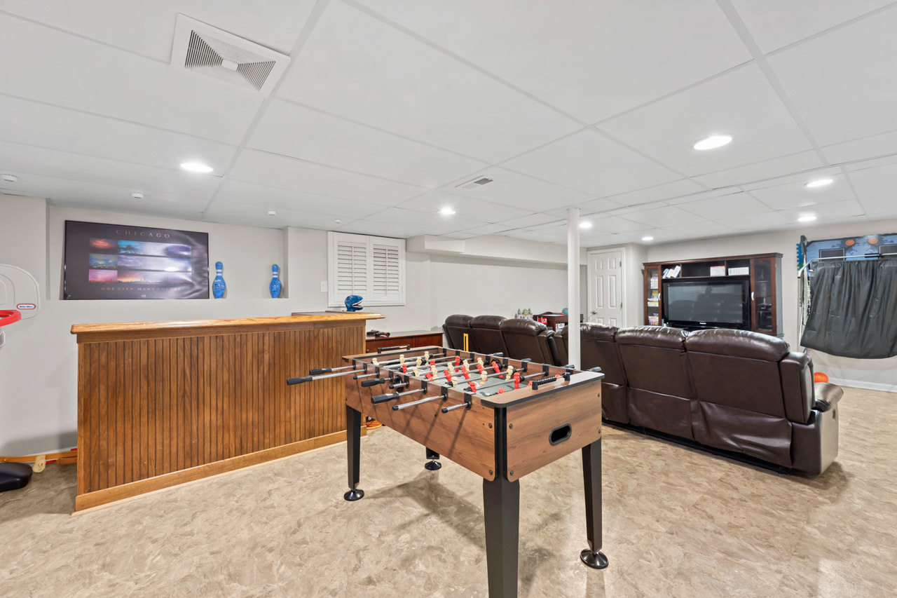 1845 Maryland Drive, Elk Grove Village, IL 60007