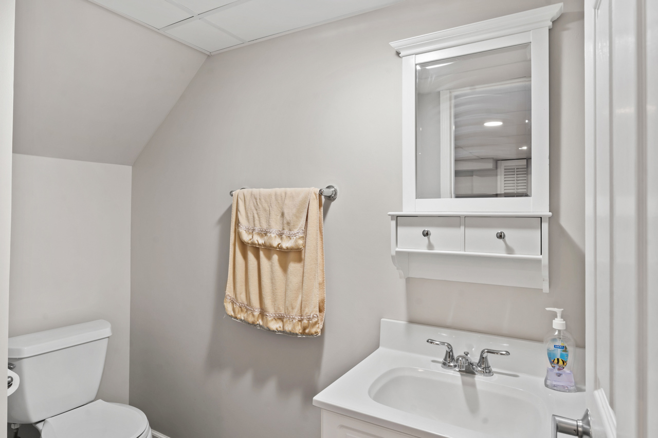 1845 Maryland Drive, Elk Grove Village, IL 60007