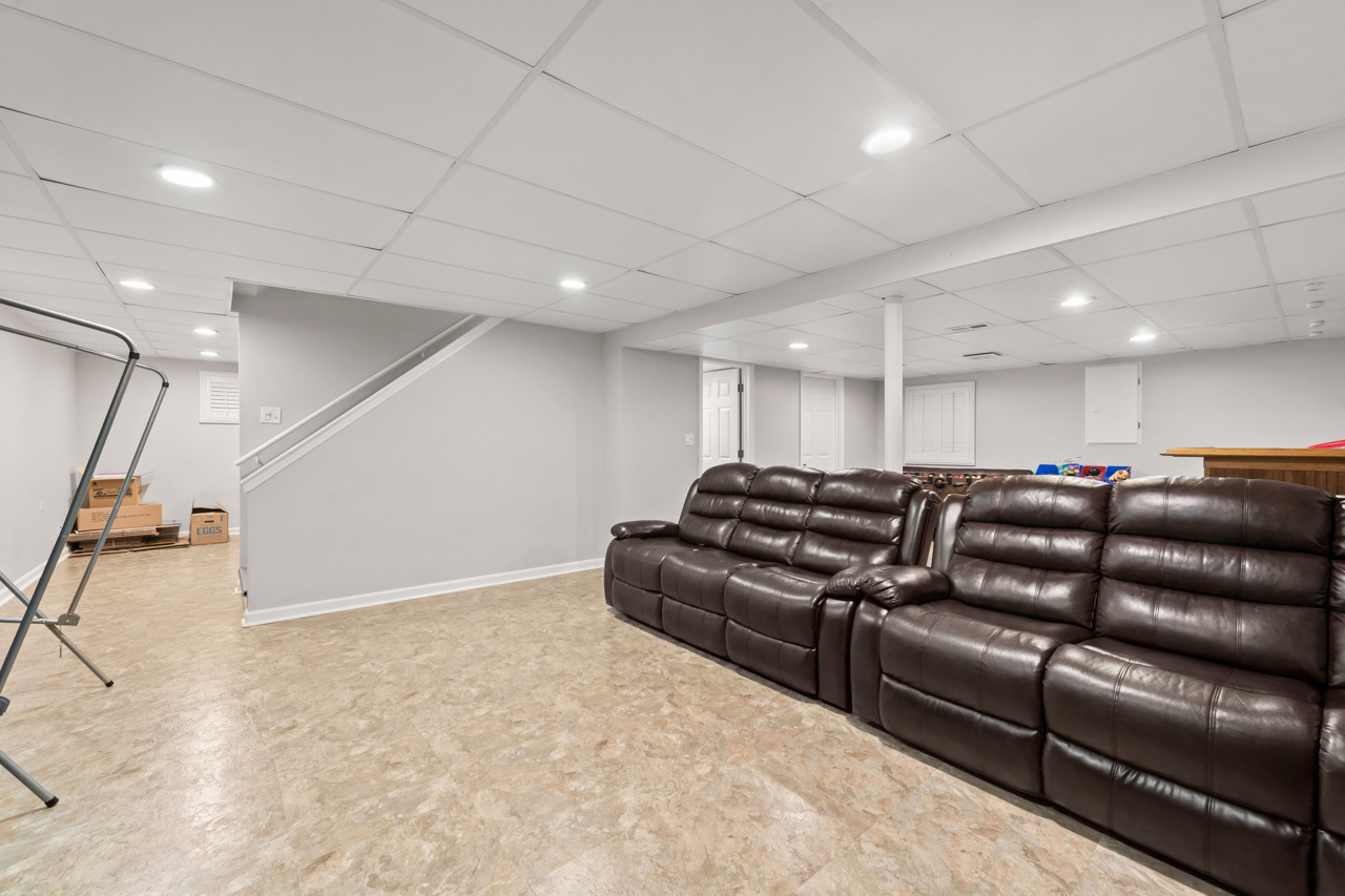 1845 Maryland Drive, Elk Grove Village, IL 60007