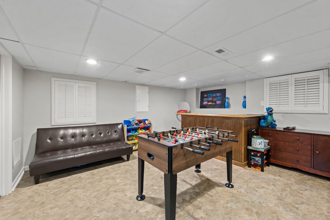 1845 Maryland Drive, Elk Grove Village, IL 60007