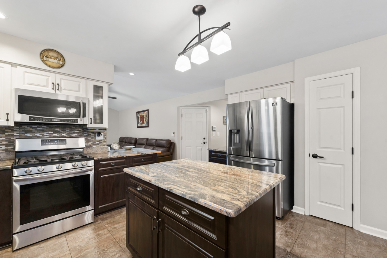 1845 Maryland Drive, Elk Grove Village, IL 60007