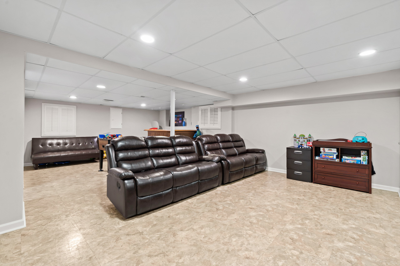 1845 Maryland Drive, Elk Grove Village, IL 60007