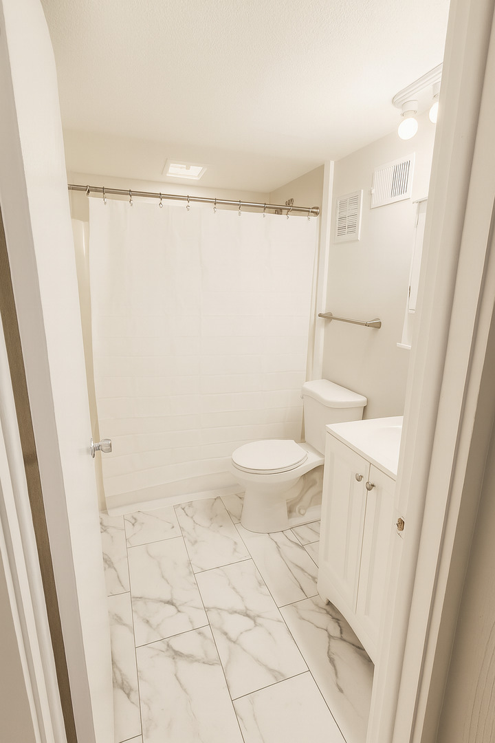 420 W Washington Avenue #420A, Lake Bluff, IL 60044