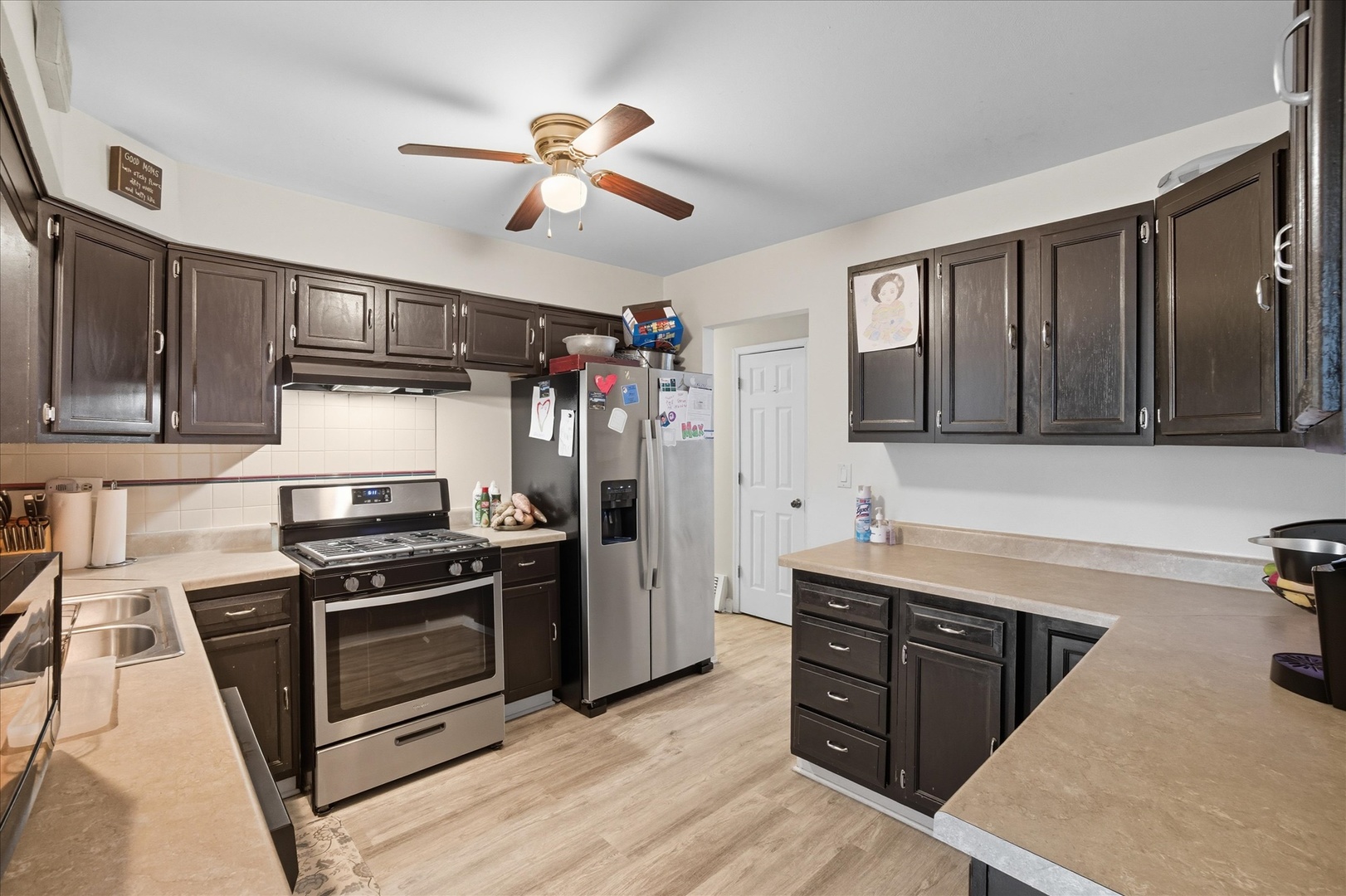 3 Oakview Court, Woodridge, IL 60517