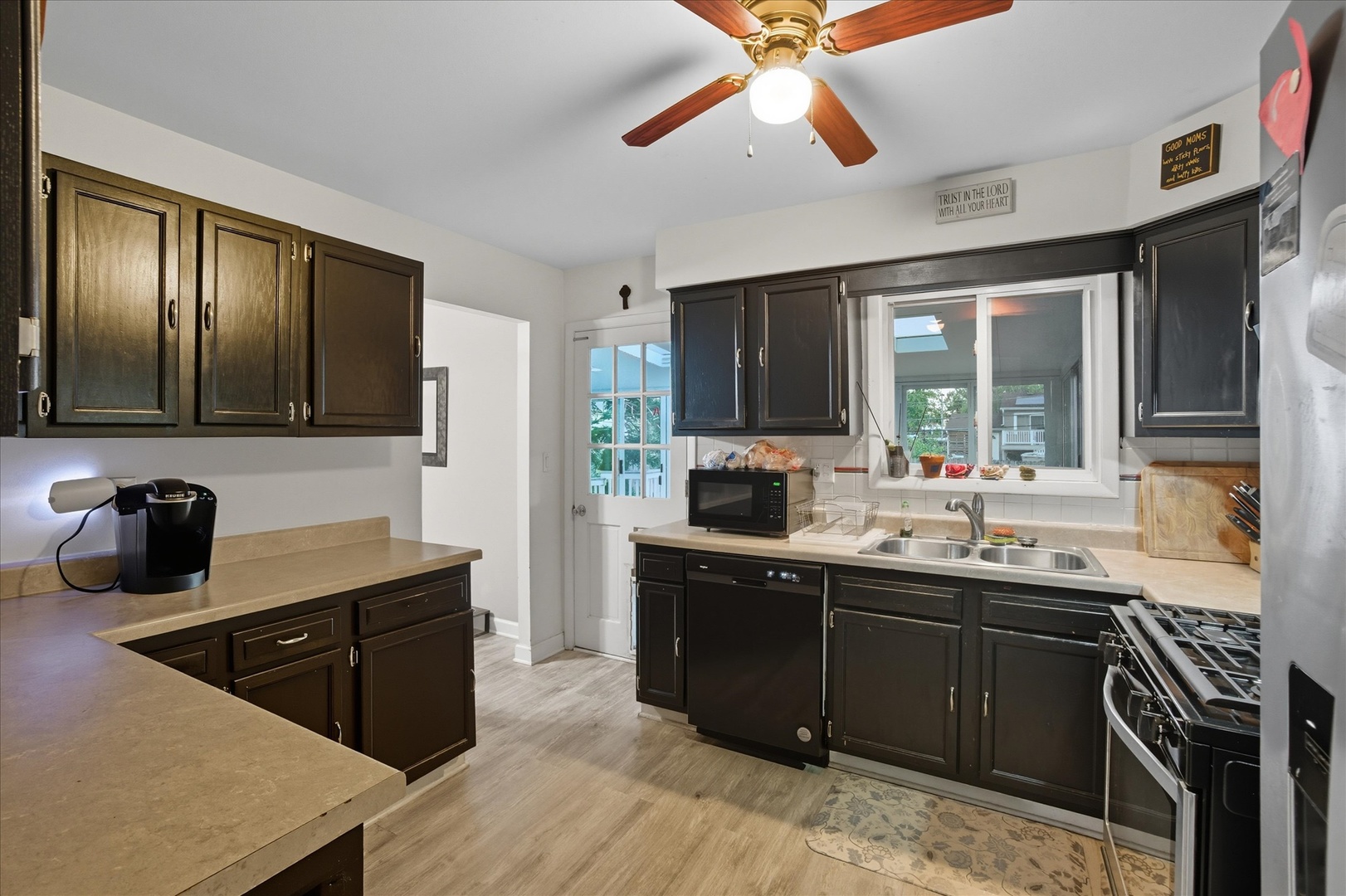 3 Oakview Court, Woodridge, IL 60517