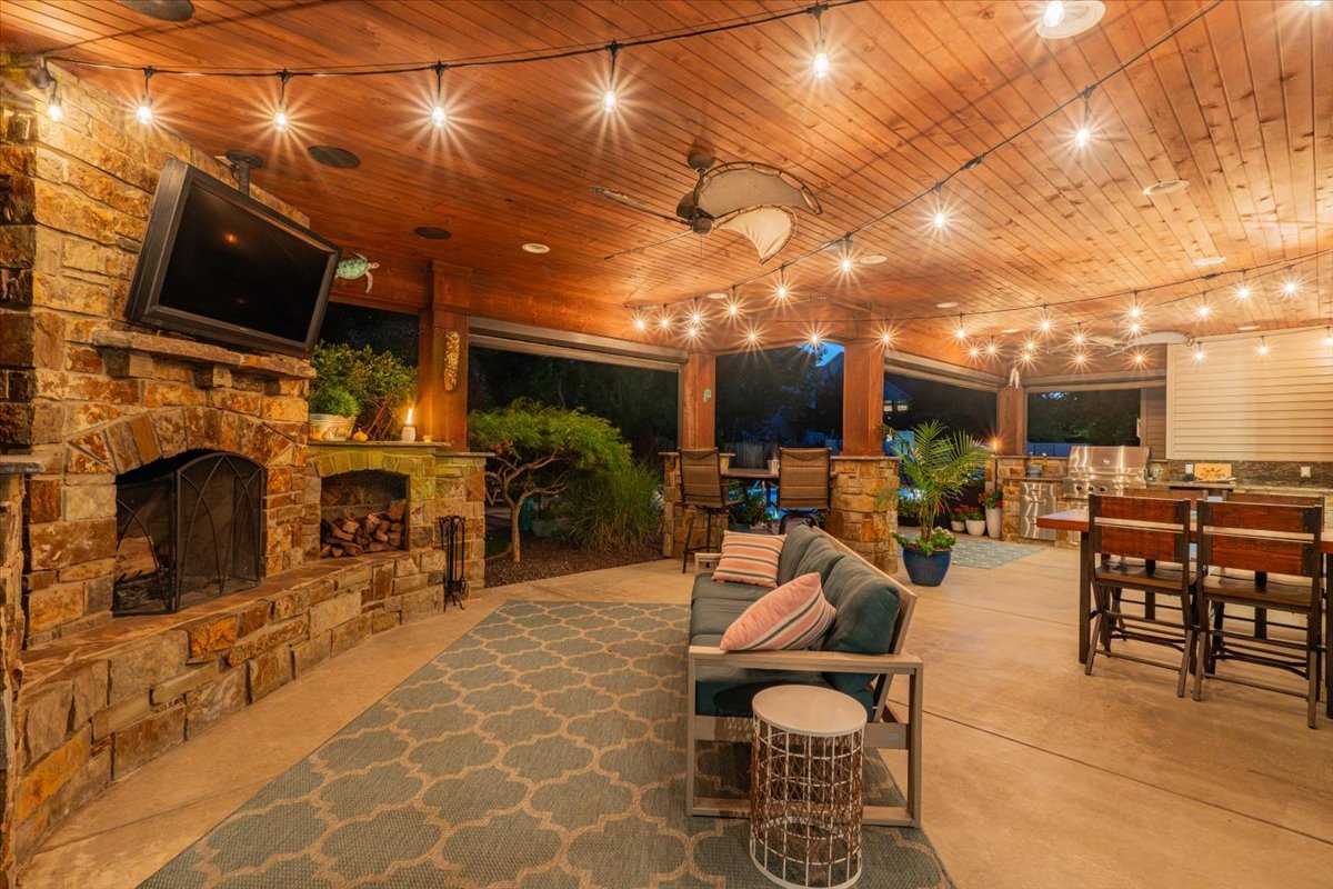 3709 Rave Road, Bloomington, IL 61704