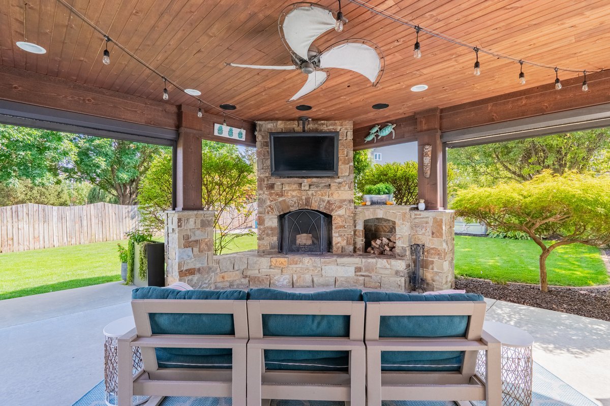 3709 Rave Road, Bloomington, IL 61704