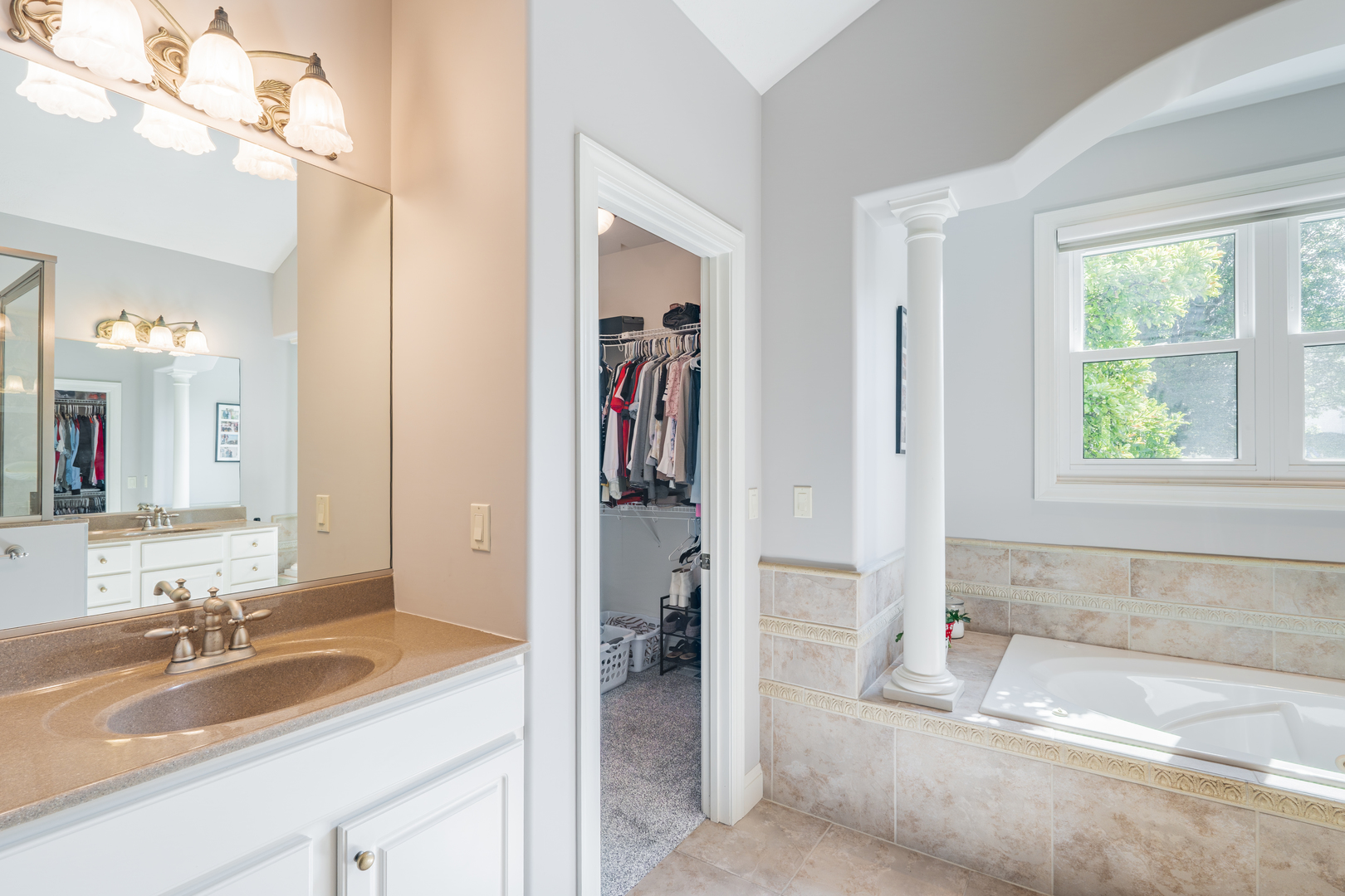 3709 Rave Road, Bloomington, IL 61704