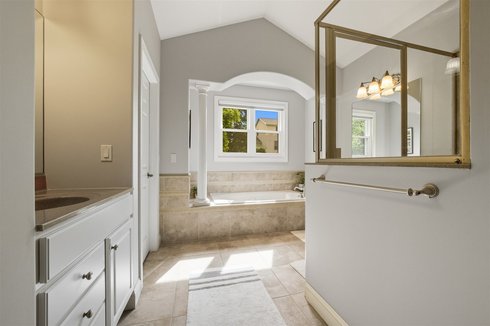 3709 Rave Road, Bloomington, IL 61704