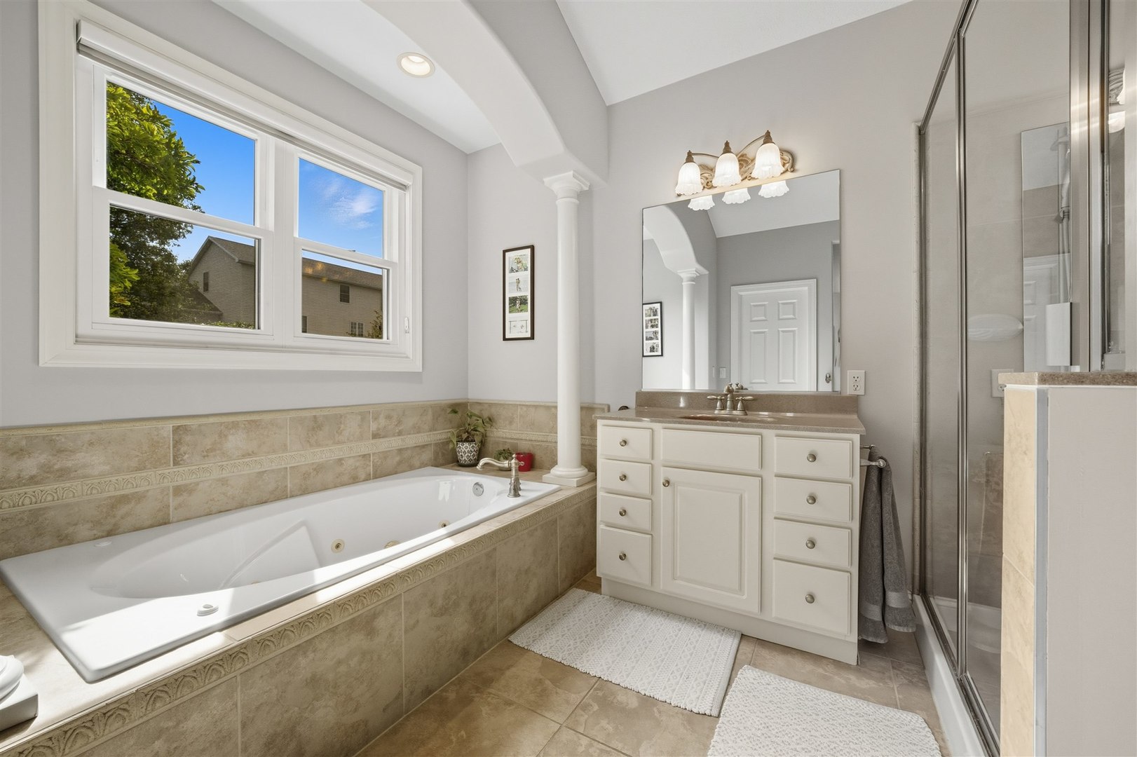 3709 Rave Road, Bloomington, IL 61704