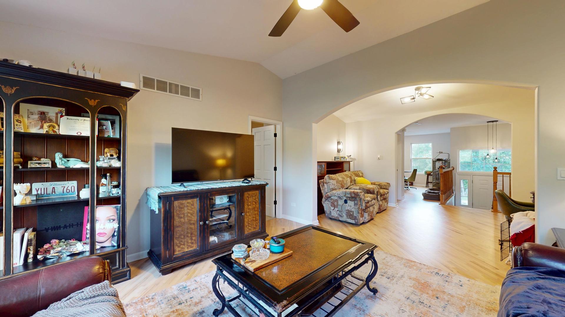 113 Samuel Court, Streamwood, IL 60107