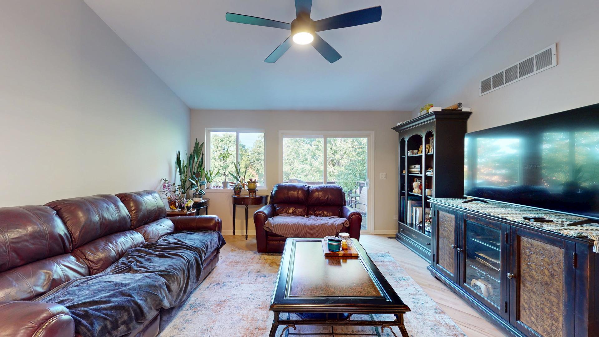 113 Samuel Court, Streamwood, IL 60107