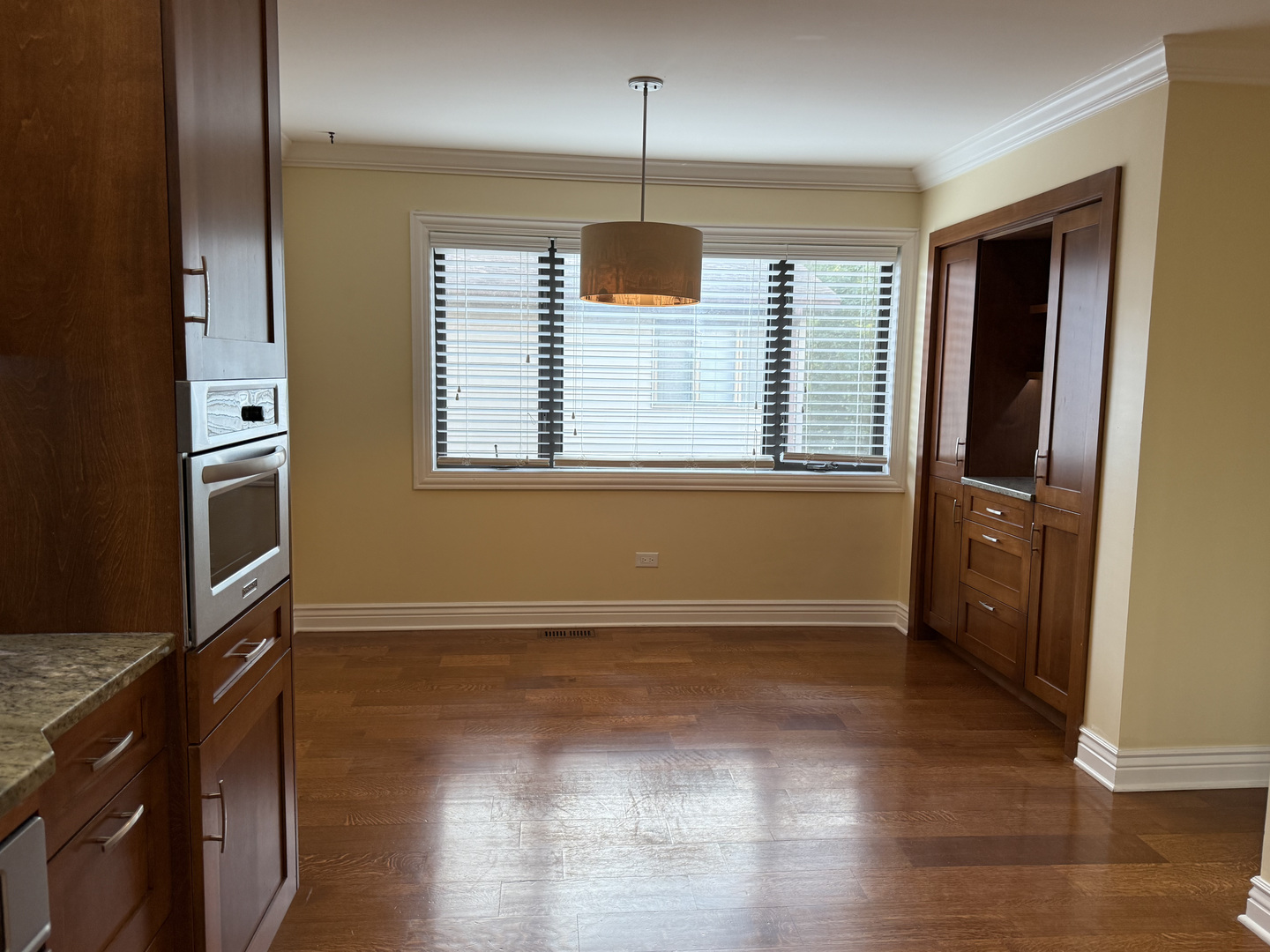 60 S Dee Road #G, Park Ridge, IL 60068