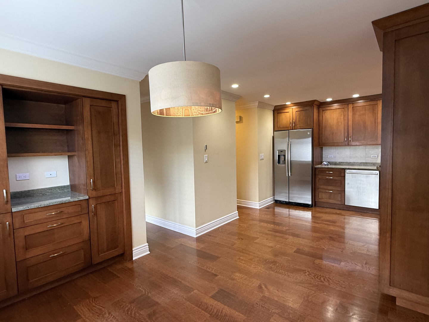 60 S Dee Road #G, Park Ridge, IL 60068
