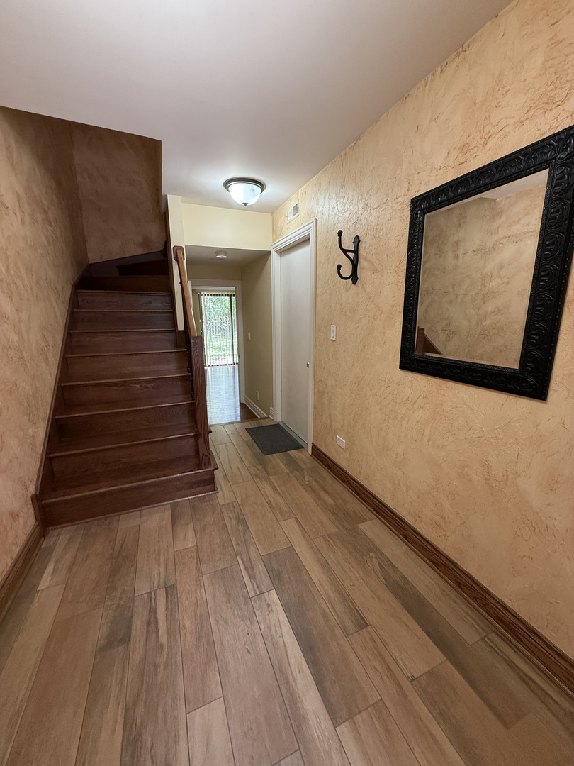 60 S Dee Road #G, Park Ridge, IL 60068