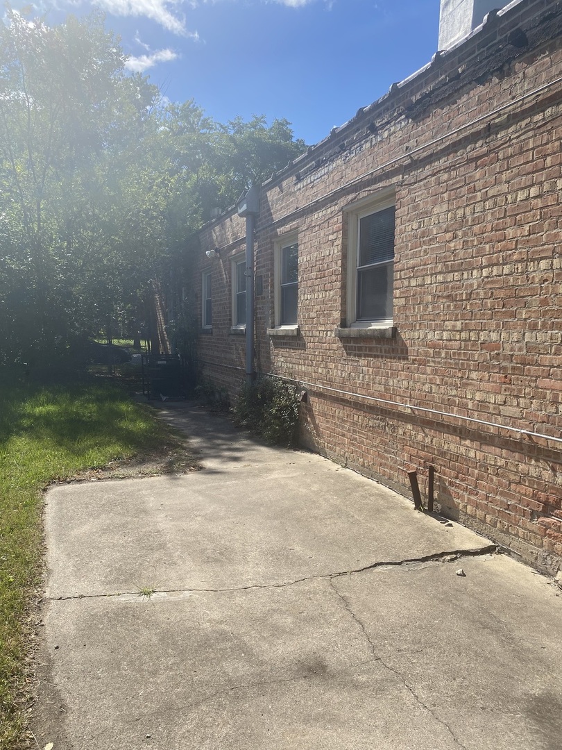 9157 S Marquette Avenue, Chicago, IL 60617