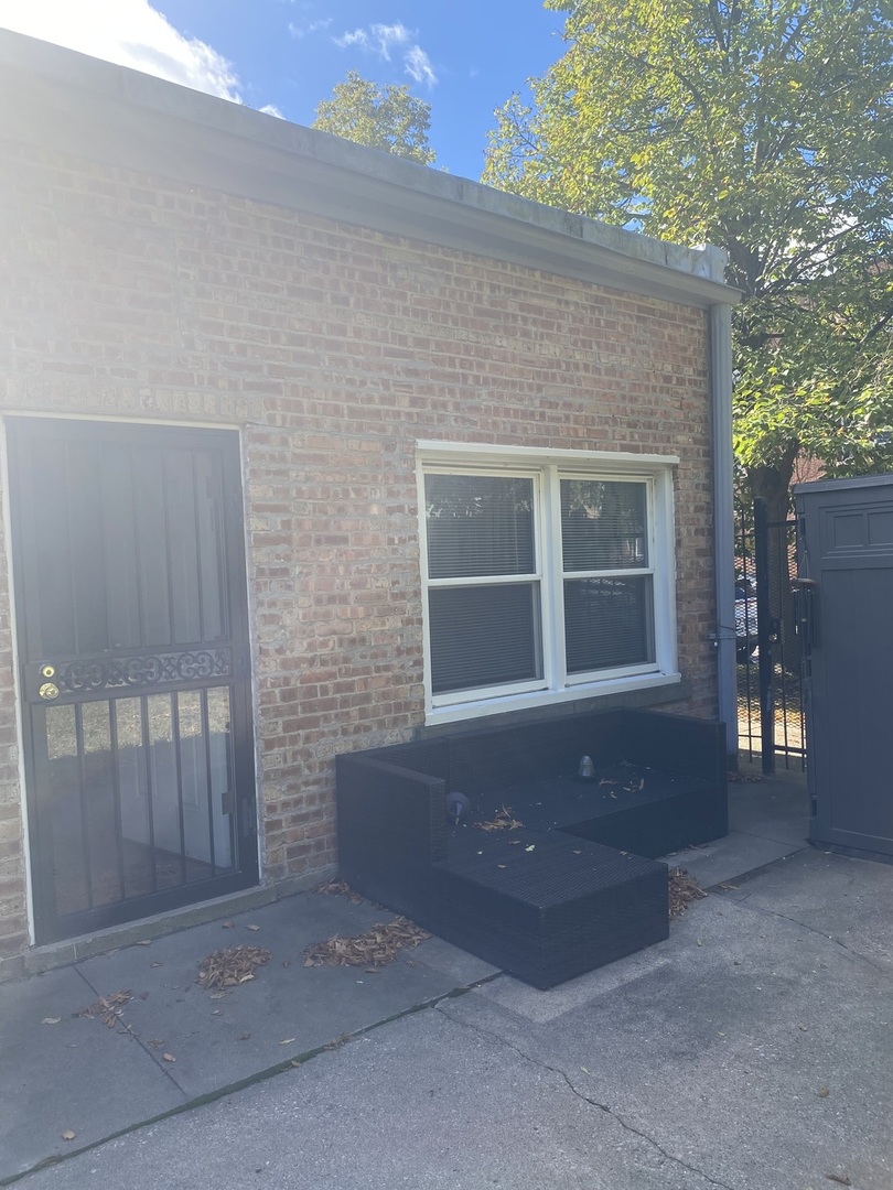 9157 S Marquette Avenue, Chicago, IL 60617
