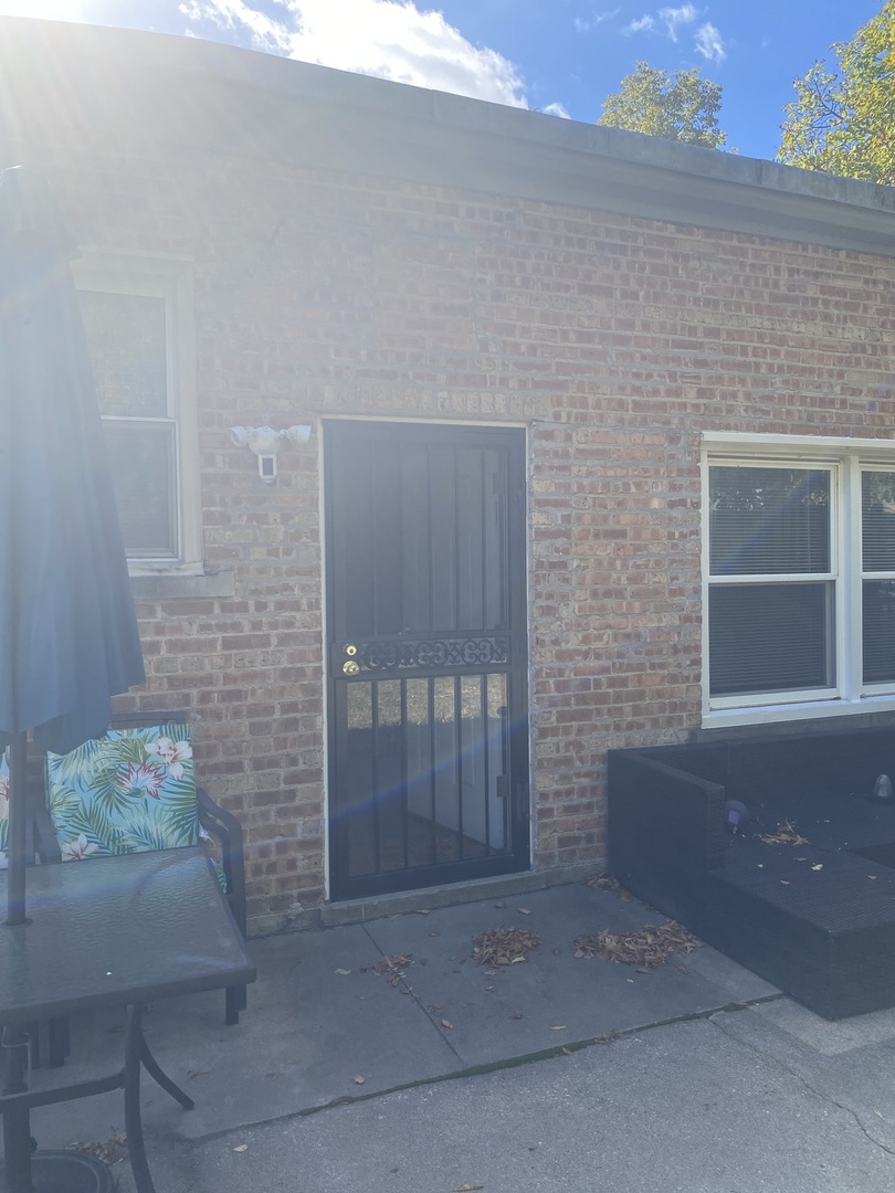 9157 S Marquette Avenue, Chicago, IL 60617