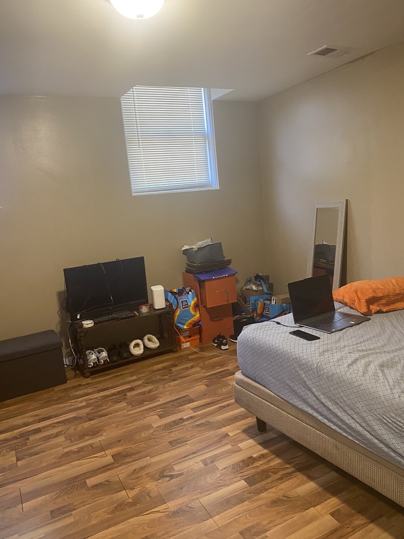 9157 S Marquette Avenue, Chicago, IL 60617