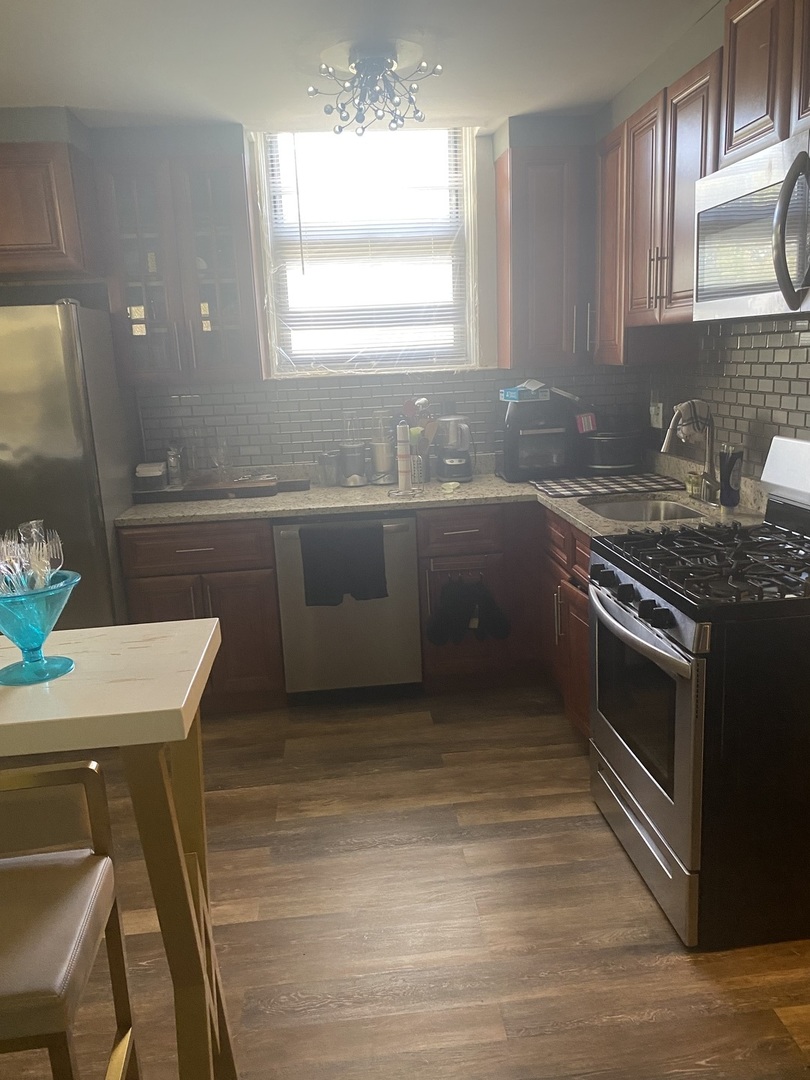 9157 S Marquette Avenue, Chicago, IL 60617