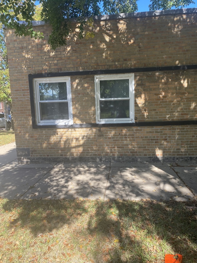 9157 S Marquette Avenue, Chicago, IL 60617