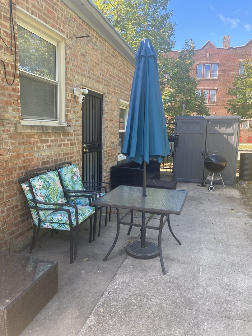 9157 S Marquette Avenue, Chicago, IL 60617