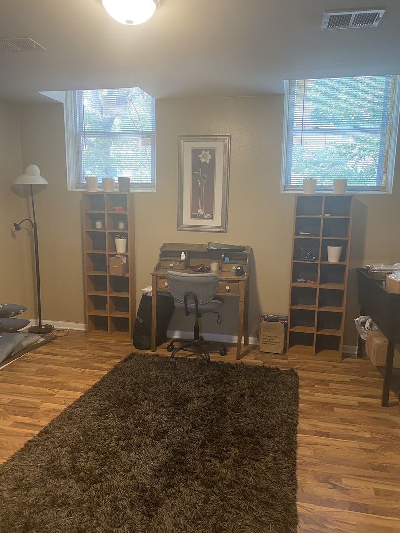 9157 S Marquette Avenue, Chicago, IL 60617