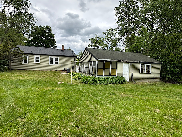 1N100 Harriet Street, Wheaton, IL 60187