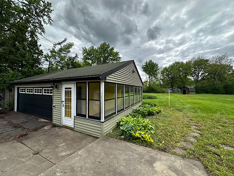 1N100 Harriet Street, Wheaton, IL 60187