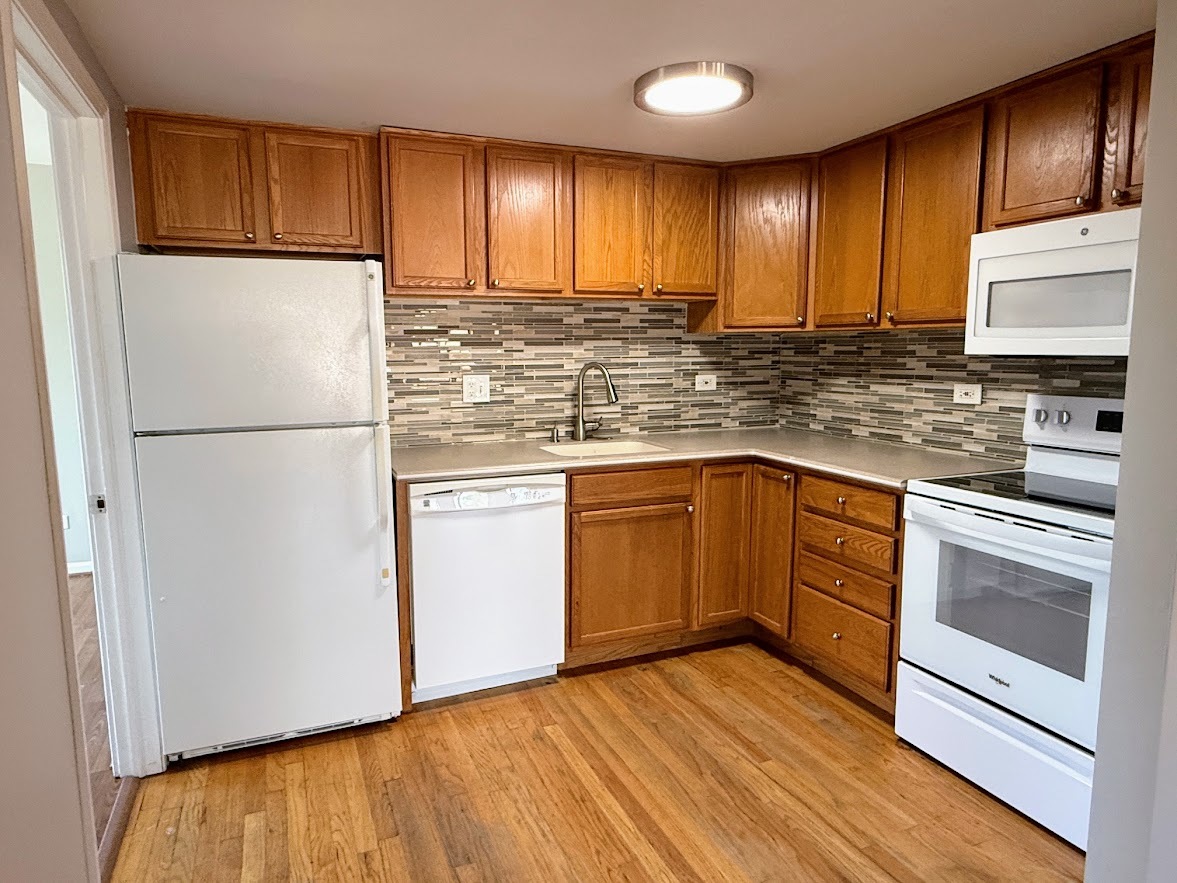 1041 Susan Collins Lane #402, Oak Park, IL 60302