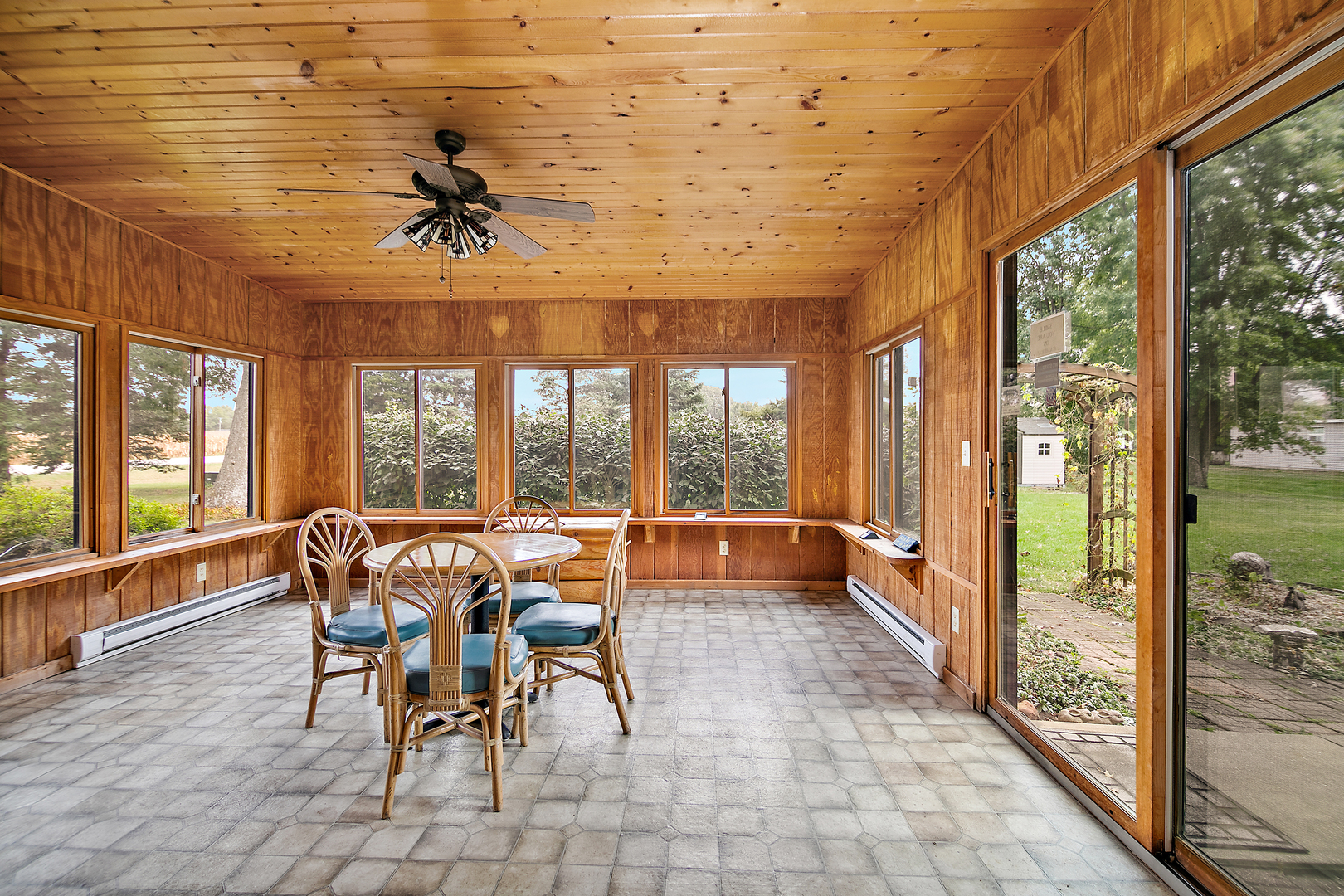 3527 S Wayne Avenue, St. Anne, IL 60964