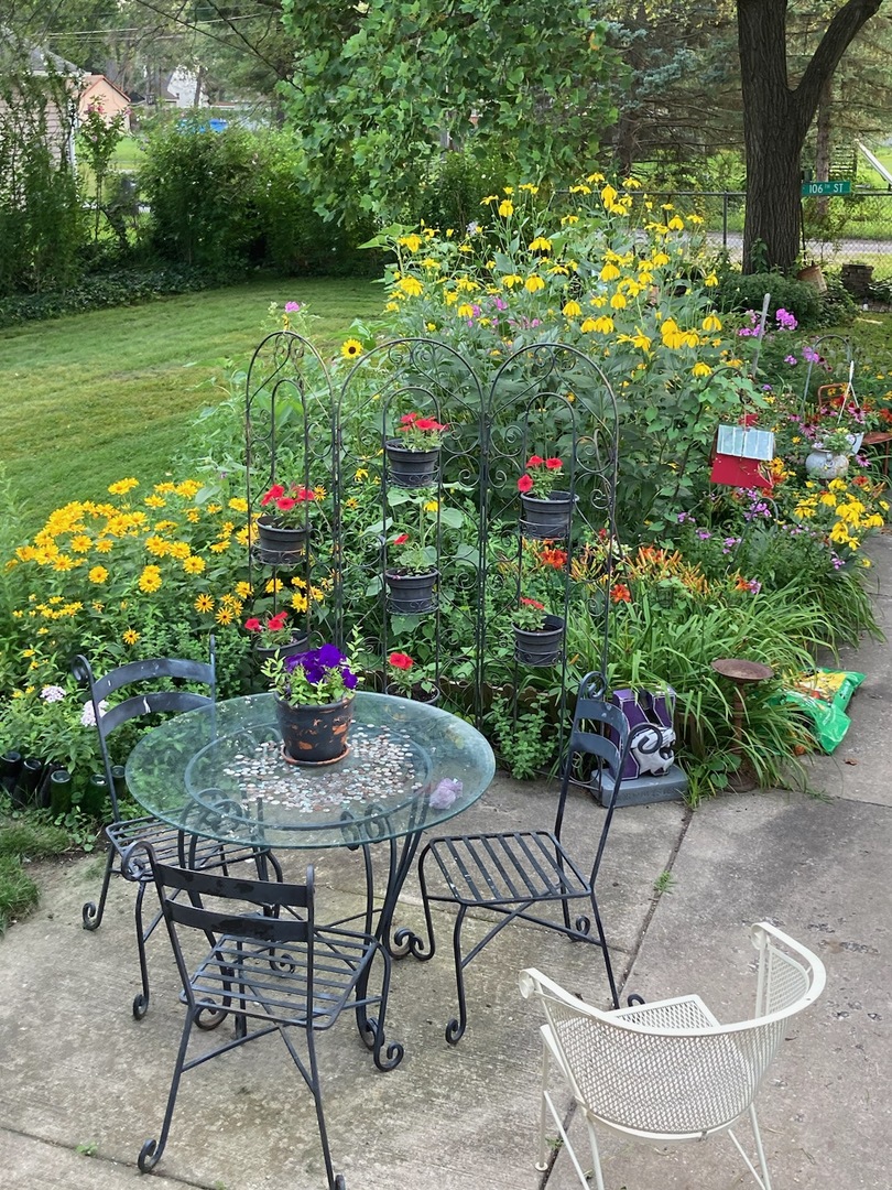 18028 Burnham Avenue, Lansing, IL 60438