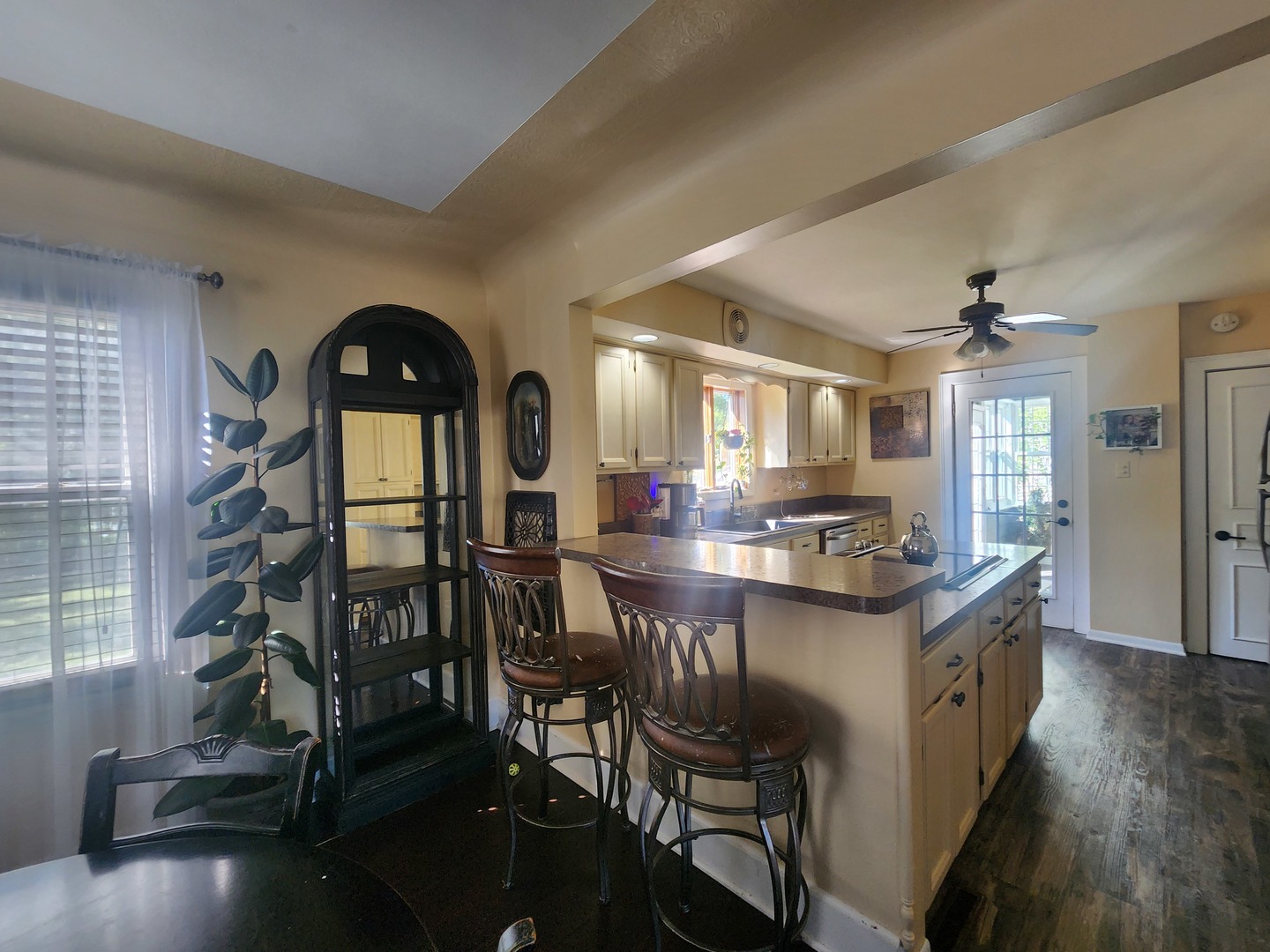 18028 Burnham Avenue, Lansing, IL 60438
