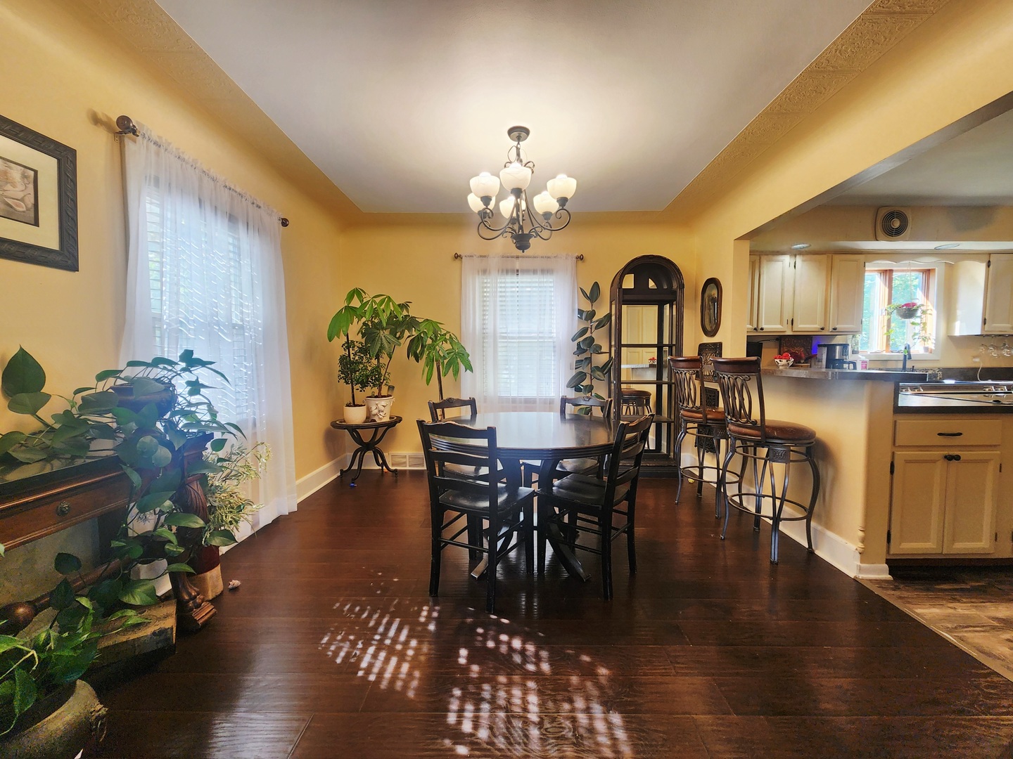18028 Burnham Avenue, Lansing, IL 60438