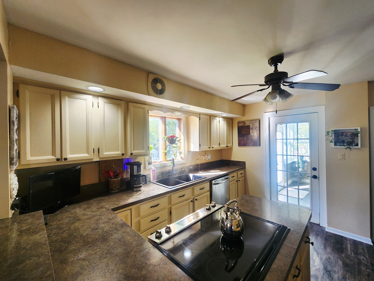 18028 Burnham Avenue, Lansing, IL 60438