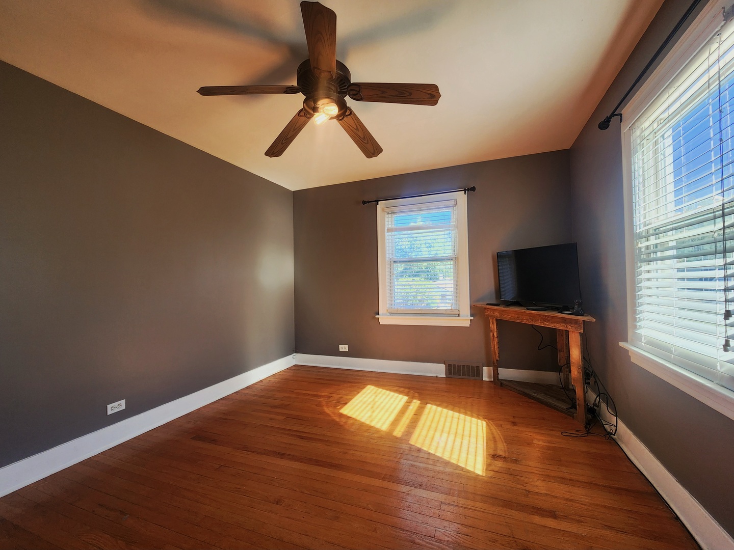 18028 Burnham Avenue, Lansing, IL 60438