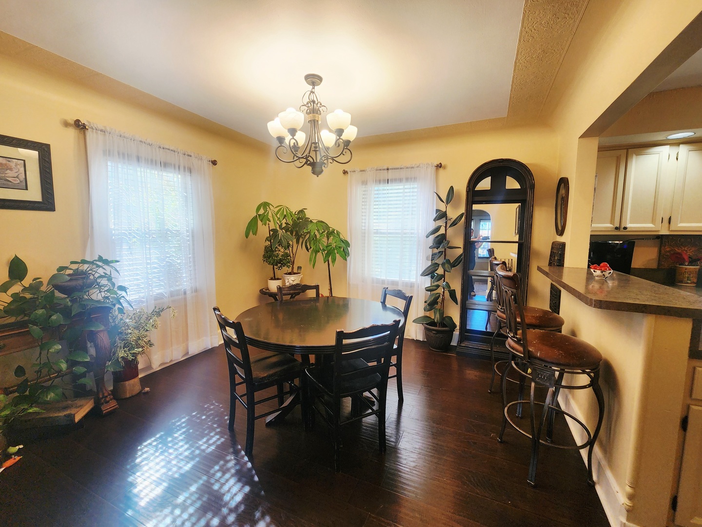18028 Burnham Avenue, Lansing, IL 60438