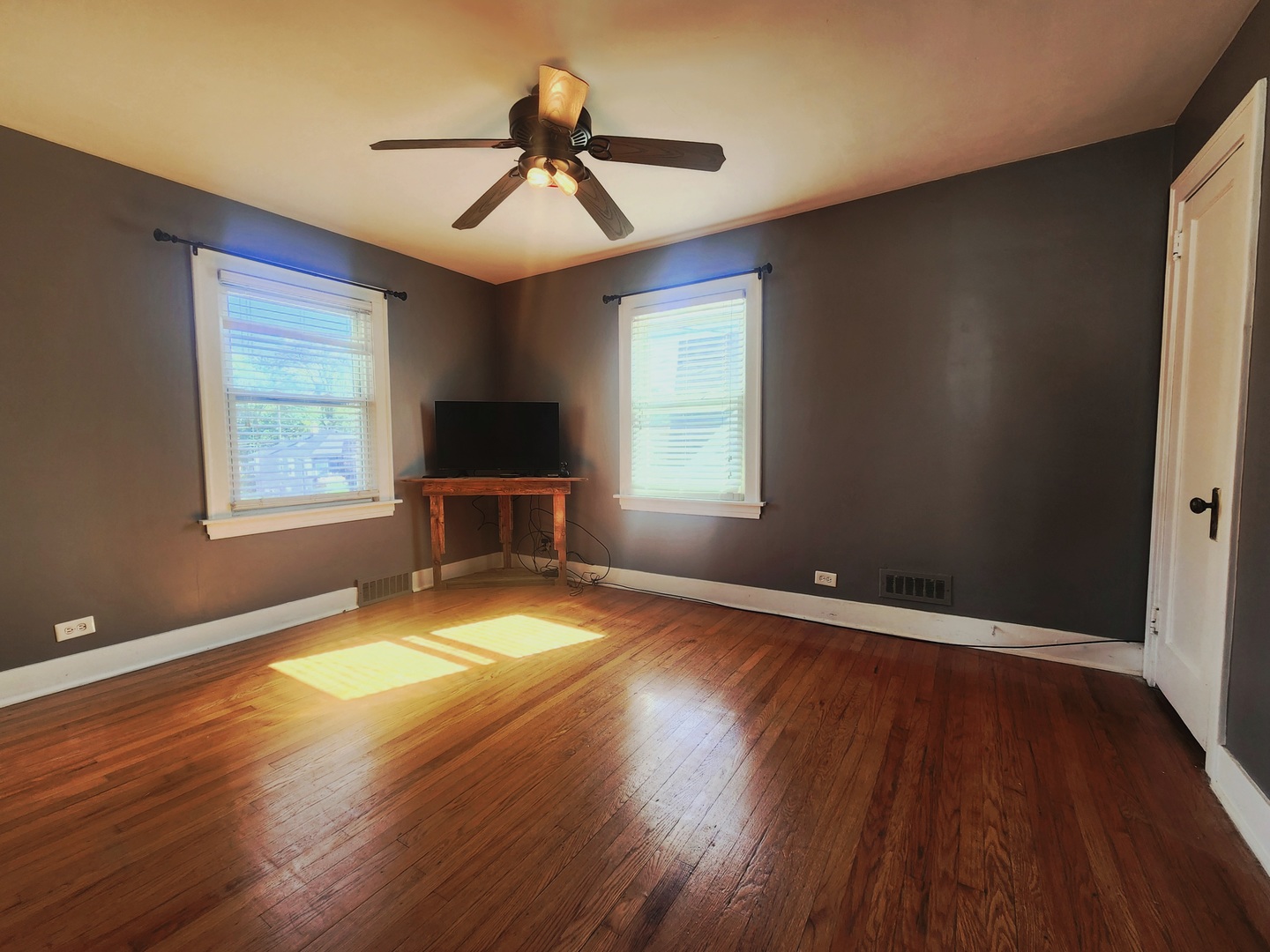 18028 Burnham Avenue, Lansing, IL 60438