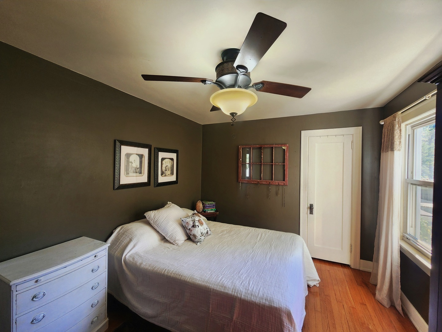 18028 Burnham Avenue, Lansing, IL 60438