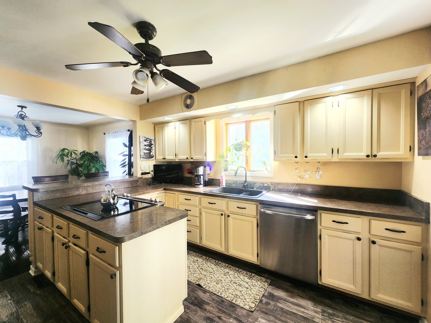 18028 Burnham Avenue, Lansing, IL 60438