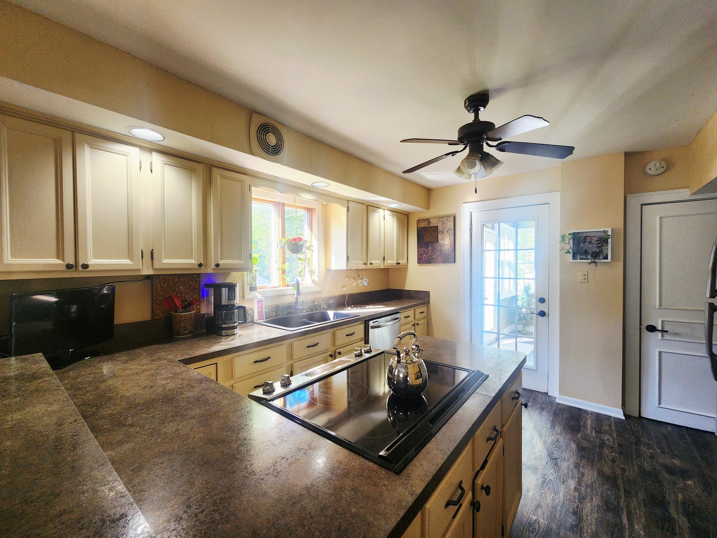 18028 Burnham Avenue, Lansing, IL 60438