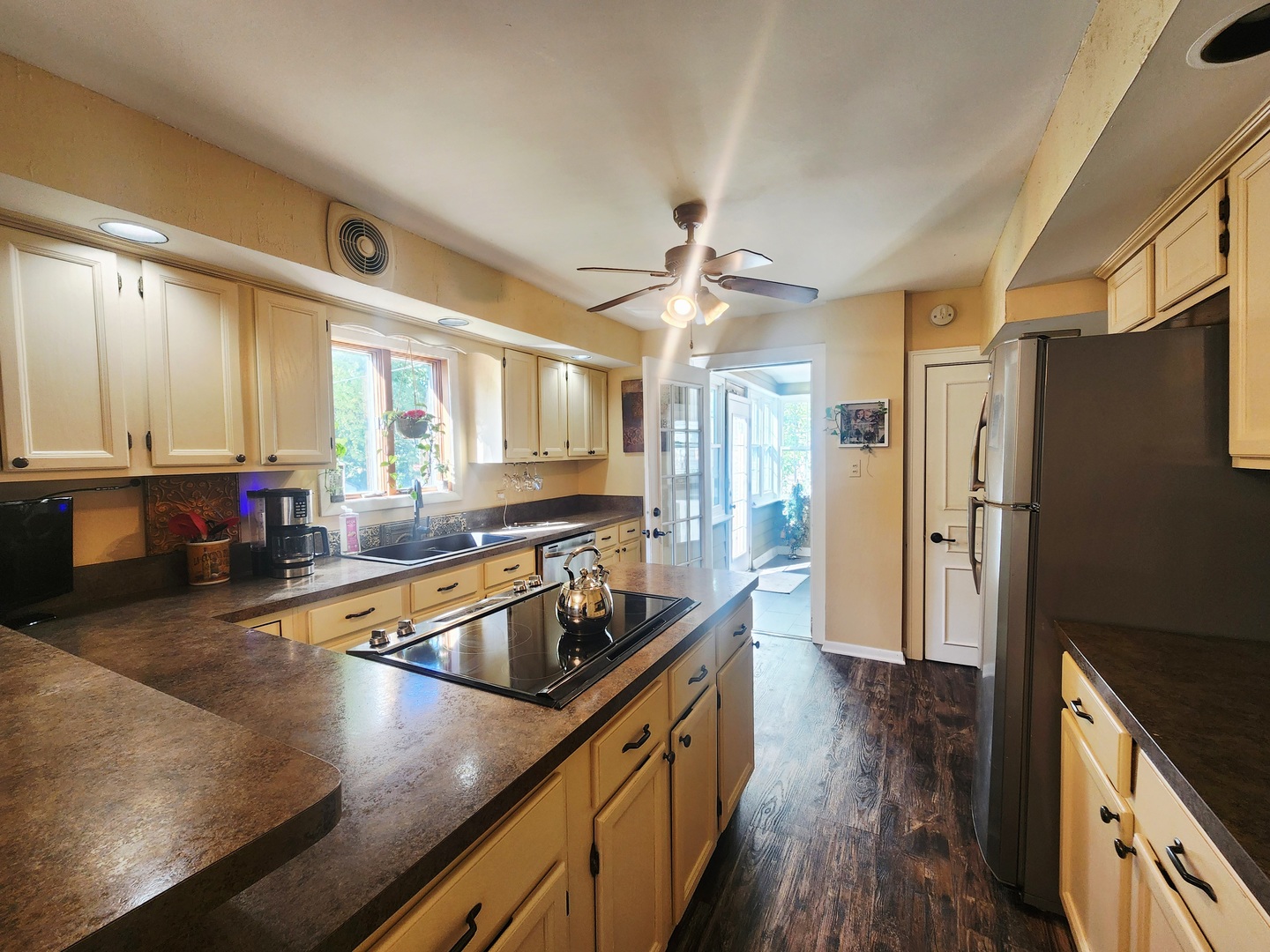 18028 Burnham Avenue, Lansing, IL 60438